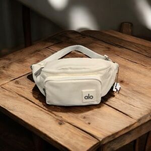 ALO Yoga Cream Belt Bag